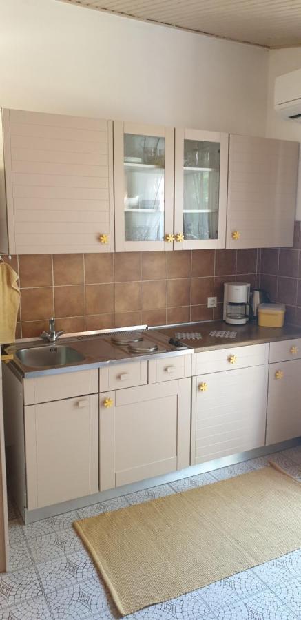 Apartment Tonci Rab Town Buitenkant foto