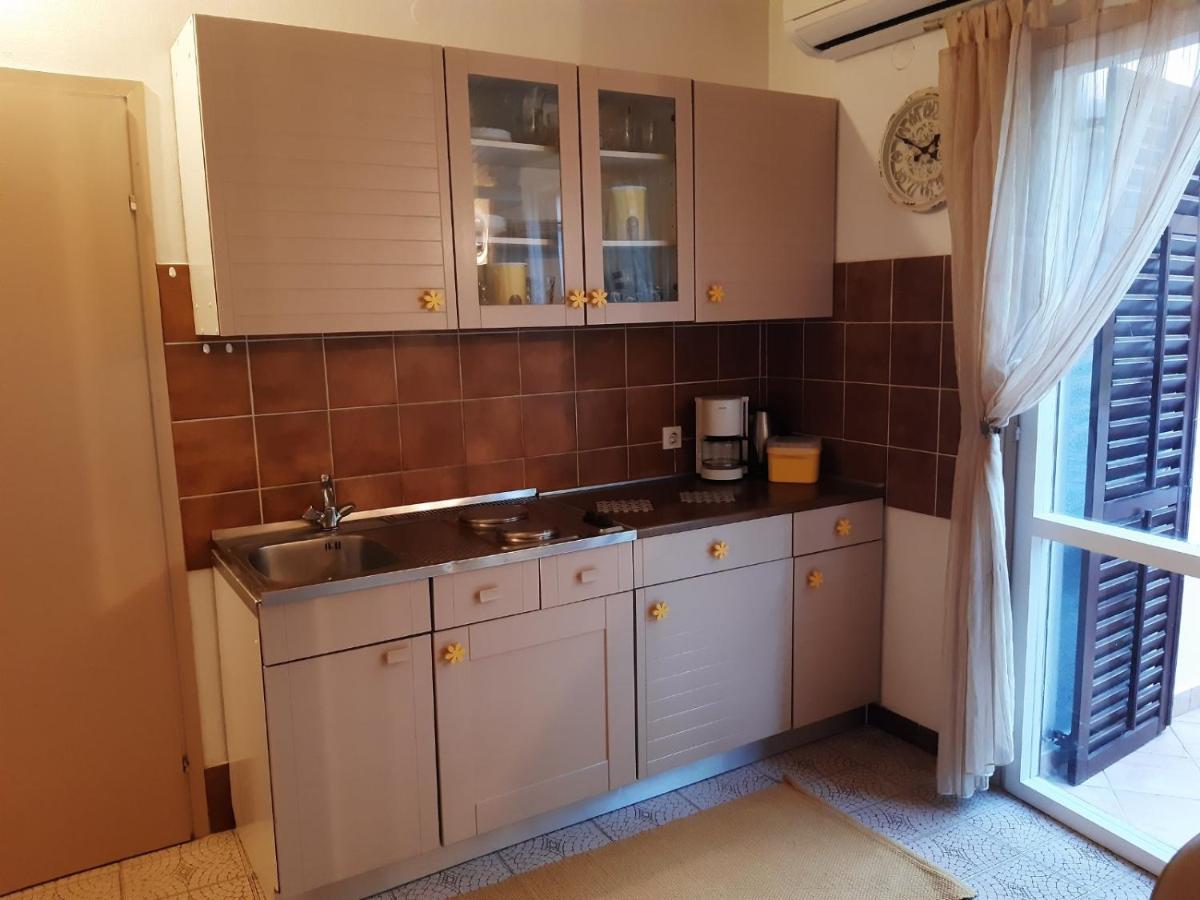 Apartment Tonci Rab Town Buitenkant foto